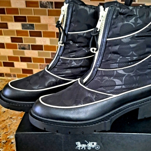 NWT COACH Lug Sole Snow Boot Ankle Boots Signature Monogram Coach Winter Boot - Picture 11 of 16